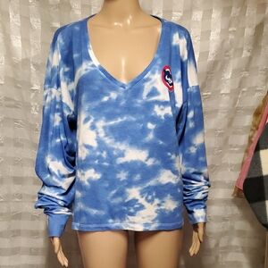 Fanatics Blue and White Tie-Dye V-Neck Chicago Cubs Long Sleeve shirt.  Size XXL